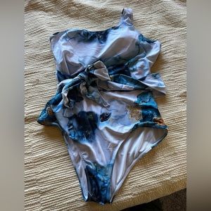BRAND NEW one shoulder bathing suit!
